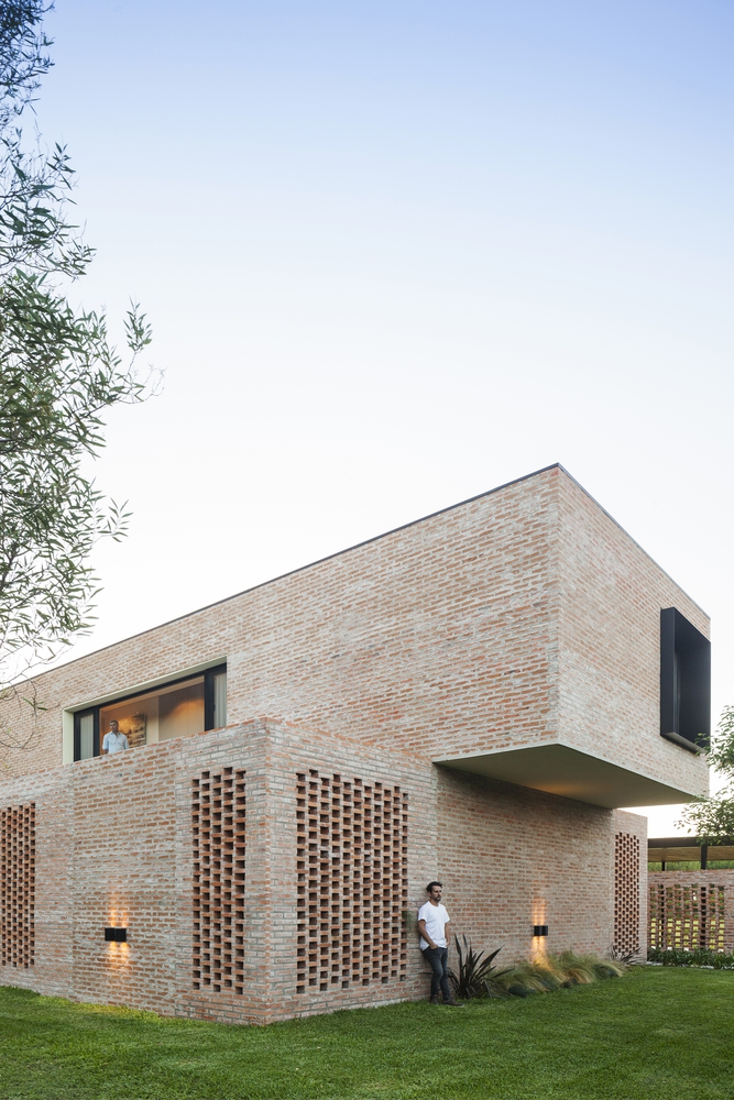 casa-brick-lattes-salinas-arquitectos_3.jpg